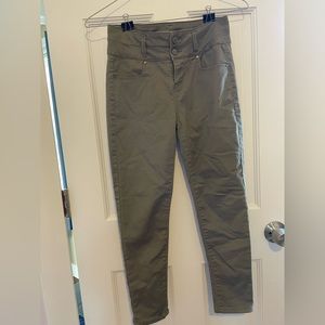 Size 1 high waist jeans in Olive